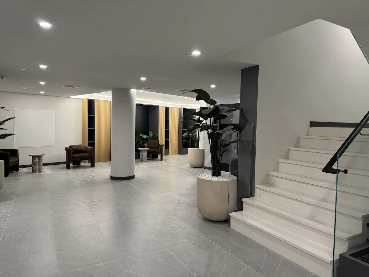 Real Estate Agent in New York -- Manhattan Realty Group