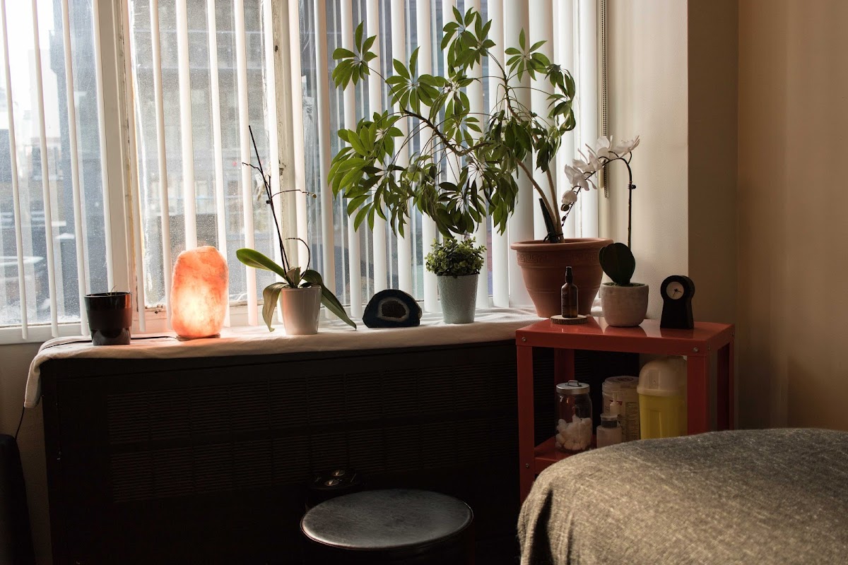 Massage Therapist in Toronto -- Aches Away Toronto Massage Therapy