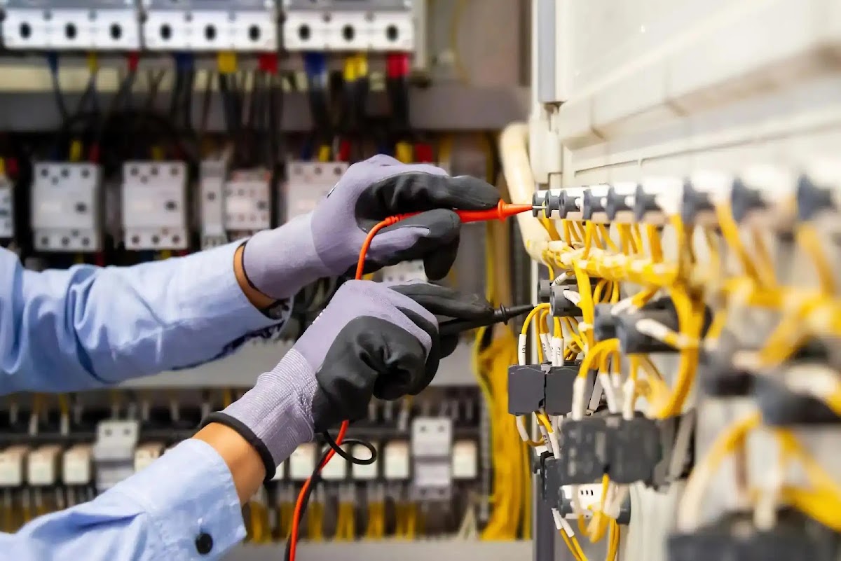 Electrician in Dubai -- Home Fixers Dubai
