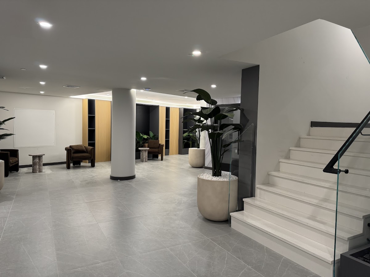 Real Estate Agent in New York -- Manhattan Realty Group