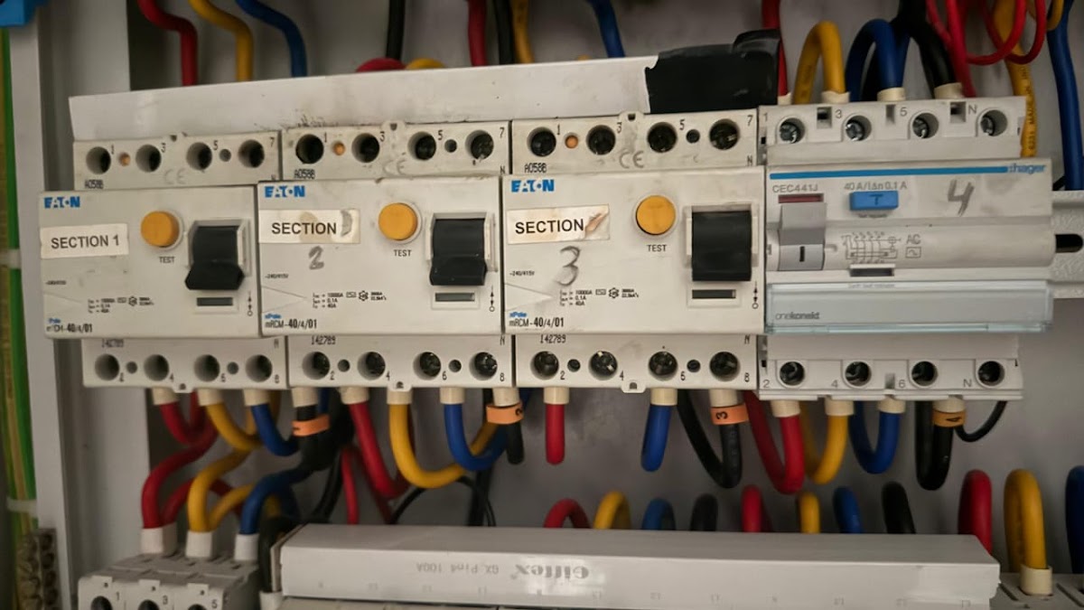 Electrician in Dubai -- RAMZ AL WAFA TECHNICAL SERVICES